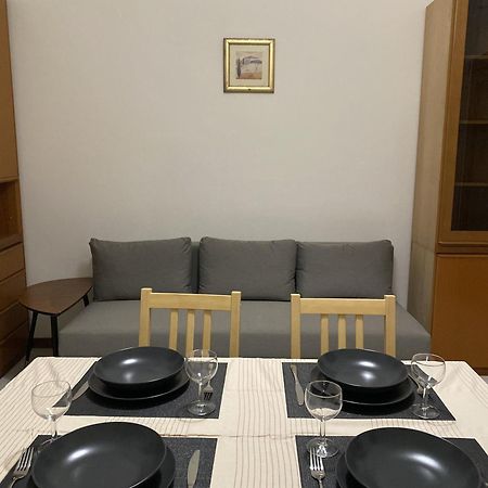 Lake Front Apartments, Леко Екстериор снимка