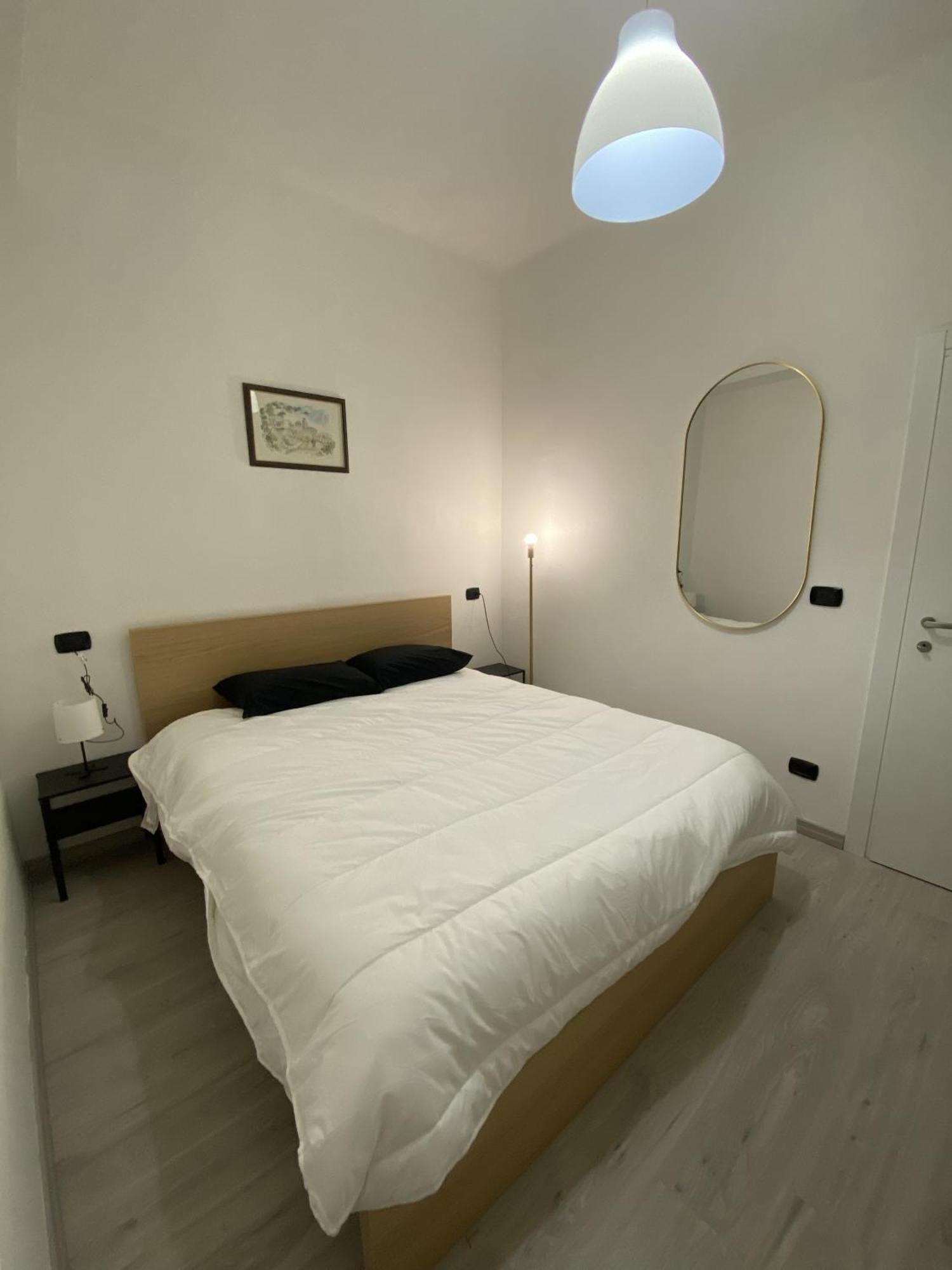 Lake Front Apartments, Леко Екстериор снимка